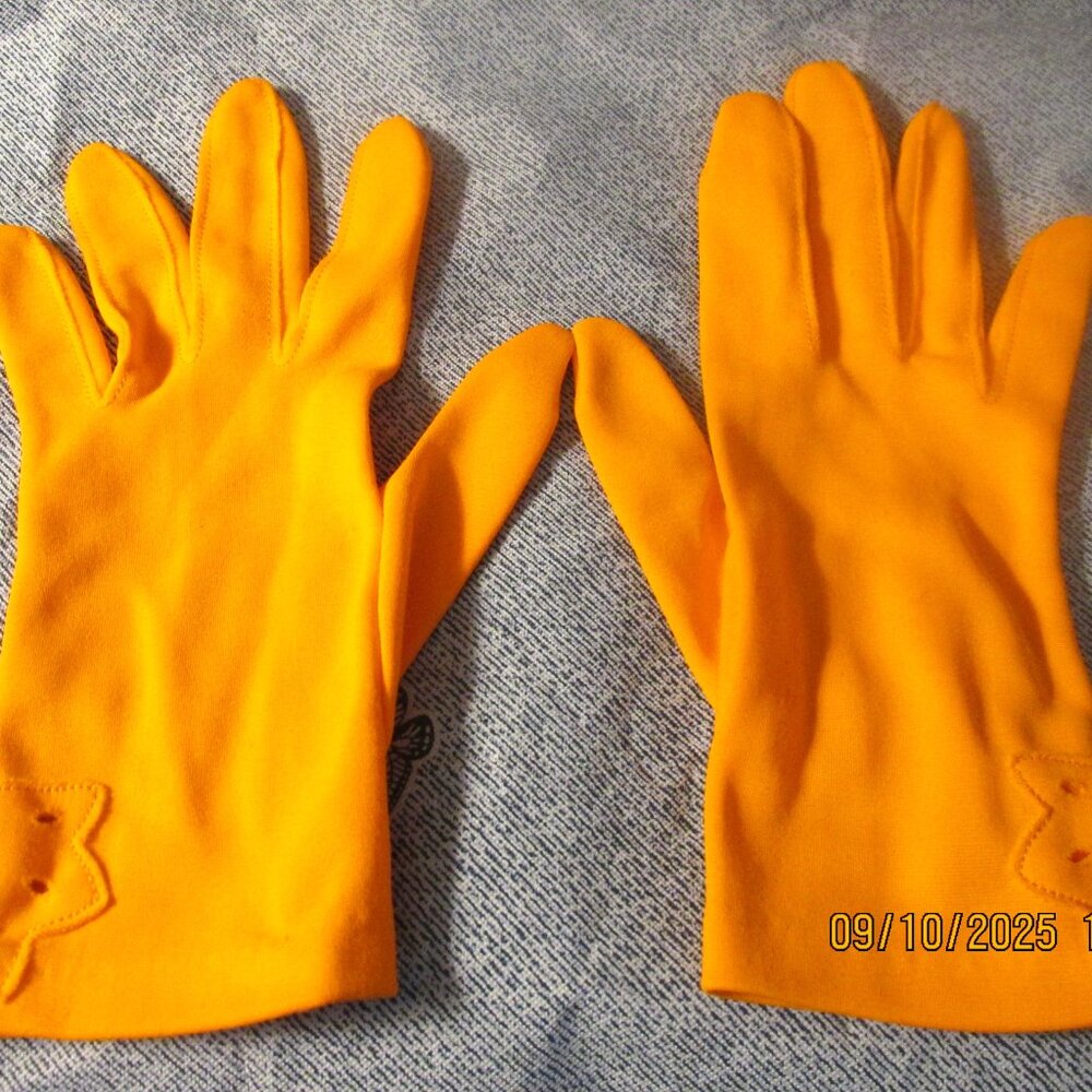 Orange Stetson Gloves Women Looks Small but no size